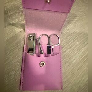 5 Piece nail set with pink pouch NEW